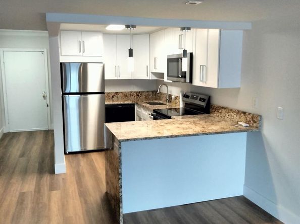 1100 Crystal Lake Dr 115, Deerfield Beach FL 33064