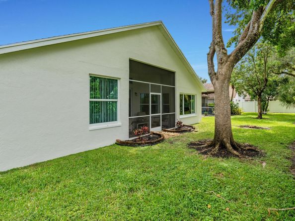 212 Trails End, Greenacres FL 33413