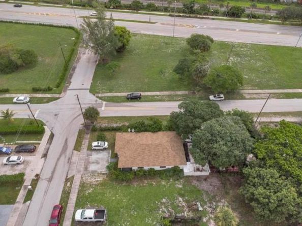 108 SW 2nd St, Deerfield Beach FL 33441
