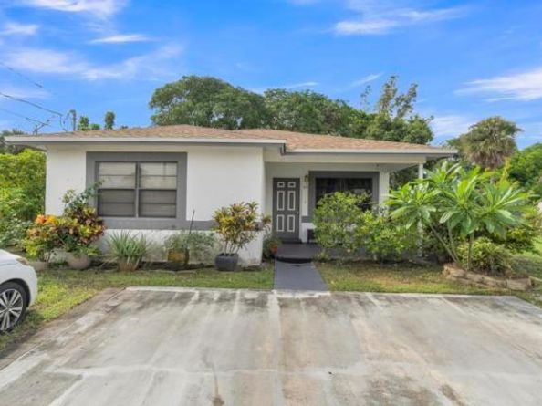 108 SW 2nd St, Deerfield Beach FL 33441