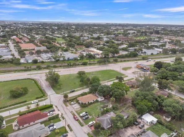 108 SW 2nd St, Deerfield Beach FL 33441