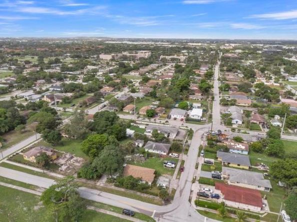 108 SW 2nd St, Deerfield Beach FL 33441