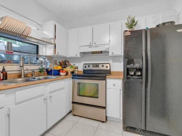108 SW 2nd St, Deerfield Beach FL 33441