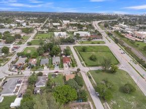 108 SW 2nd St, Deerfield Beach FL 33441