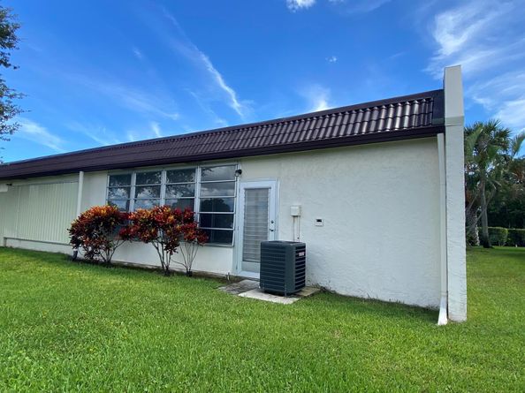 127 Lake Susan Drive, West Palm Beach FL 33411