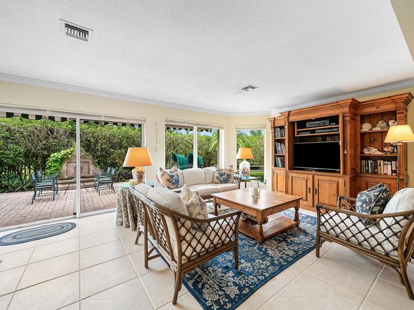 530 Forestview Drive, Atlantis FL 33462