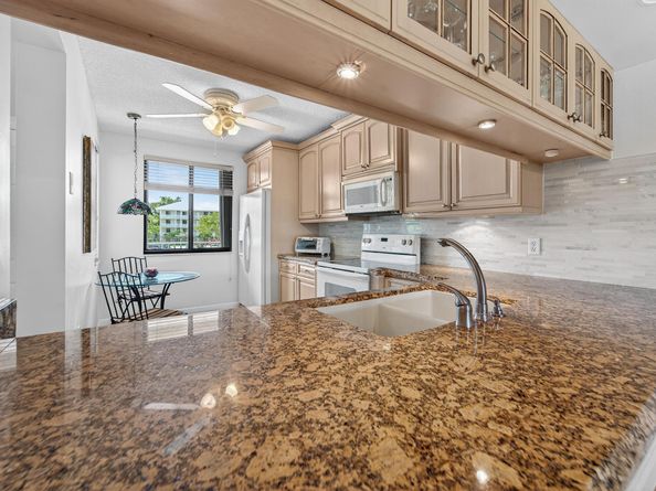 2441 Village Boulevard 206, West Palm Beach FL 33409