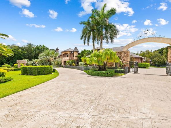 Undisclosed Address #RX-11119603, Parkland FL 33067