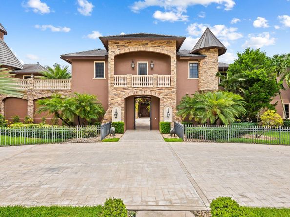 Undisclosed Address #RX-11119603, Parkland FL 33067