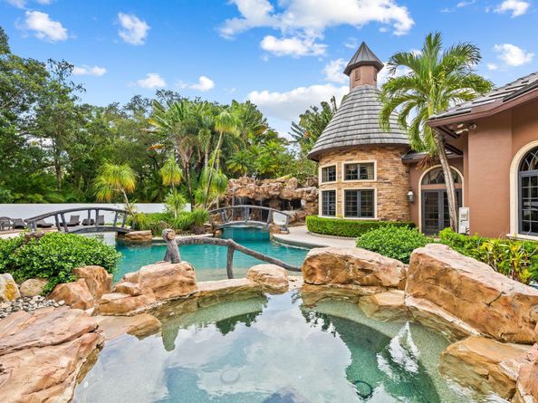 Undisclosed Address #RX-11119603, Parkland FL 33067