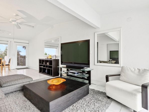 1043 Hillsboro Mile 22c, Hillsboro Beach FL 33062