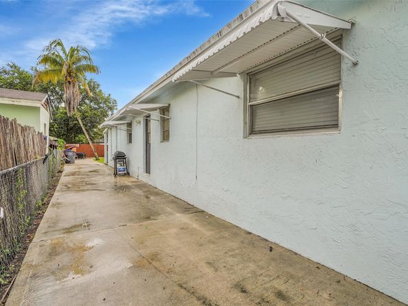 5715 Garfield St, Hollywood FL 33021