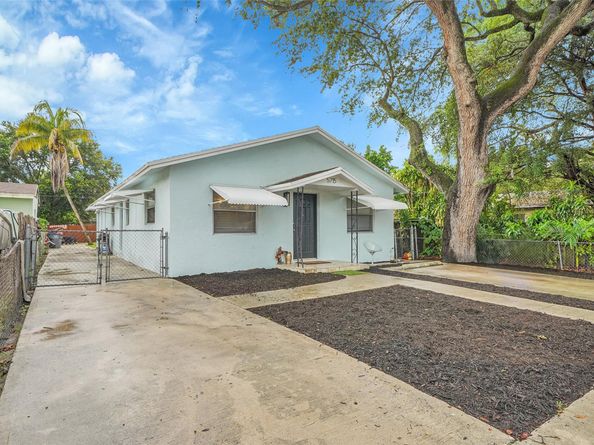 5715 Garfield St, Hollywood FL 33021