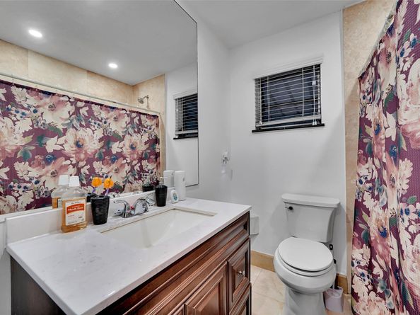 5715 Garfield St, Hollywood FL 33021