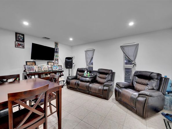 5715 Garfield St, Hollywood FL 33021