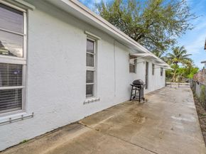 5715 Garfield St, Hollywood FL 33021