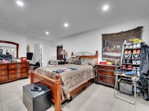 5715 Garfield St, Hollywood FL 33021