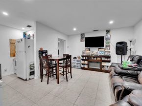 5715 Garfield St, Hollywood FL 33021
