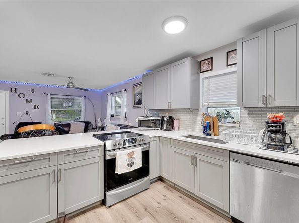 5715 Garfield St, Hollywood FL 33021