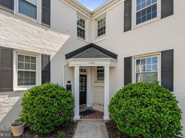 1301 S Walter Reed 102, Arlington VA 22204