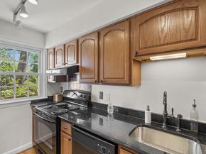 1301 S Walter Reed 102, Arlington VA 22204
