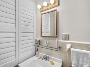1301 S Walter Reed 102, Arlington VA 22204