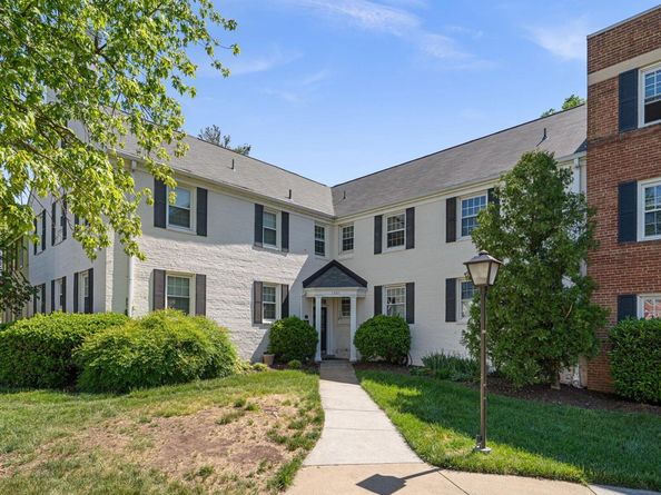 1301 S Walter Reed 102, Arlington VA 22204