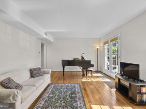 1301 S Walter Reed 102, Arlington VA 22204