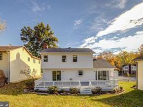 203 Keyes Court, Sterling VA 20164
