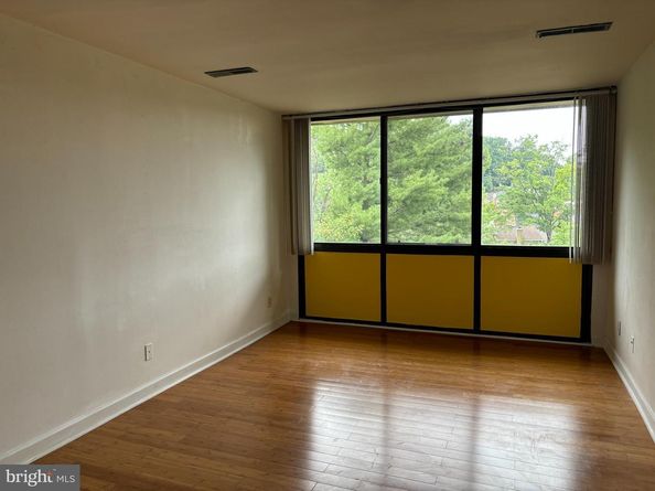 525 N Armistead Street N 302, Alexandria VA 22312