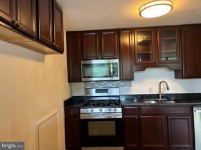525 N Armistead Street N 302, Alexandria VA 22312