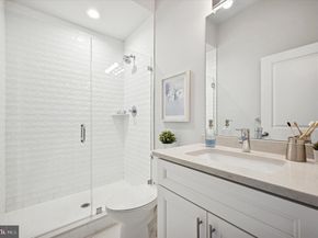 443 Shurs Lane 18, Philadelphia PA 19128