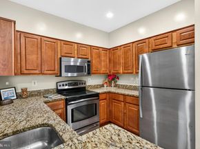4560 Strutfield Lane 1103, Alexandria VA 22311