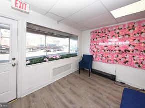 86 N York Road, Willow Grove PA 19090