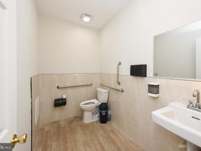 86 N York Road, Willow Grove PA 19090
