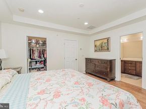 42 Creekside Court, Secaucus NJ 07094