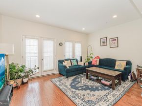 42 Creekside Court, Secaucus NJ 07094