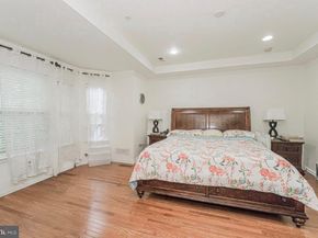 42 Creekside Court, Secaucus NJ 07094