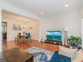 42 Creekside Court, Secaucus NJ 07094