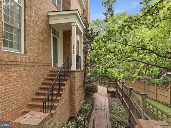 2323 Sawtooth Oak Court, Vienna VA 22182