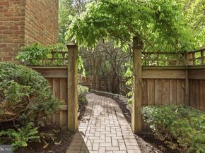 2323 Sawtooth Oak Court, Vienna VA 22182