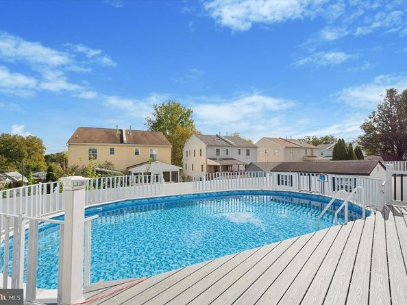 5 Sparks Circle, Glenolden PA 19036