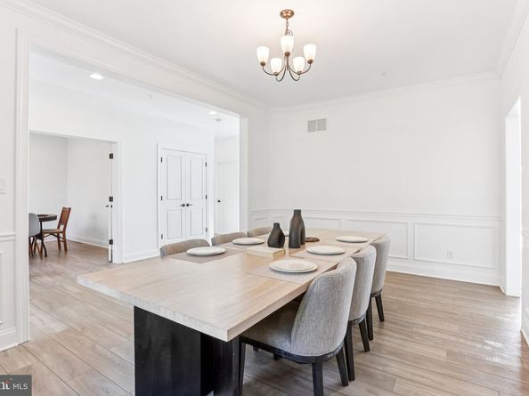 222 Grove Valley Court, Chalfont PA 18914