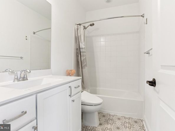 222 Grove Valley Court, Chalfont PA 18914