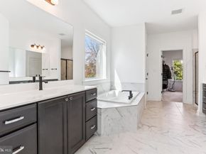 222 Grove Valley Court, Chalfont PA 18914