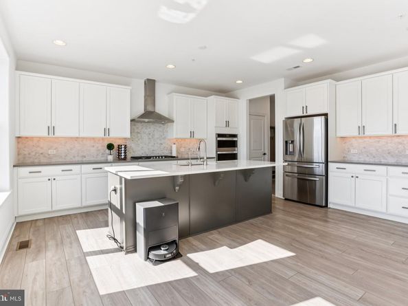 222 Grove Valley Court, Chalfont PA 18914
