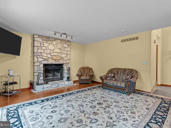 905 Pebble Lane, Southampton PA 18966