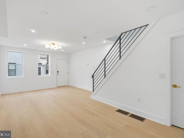 2033 S Mildred Street, Philadelphia PA 19148