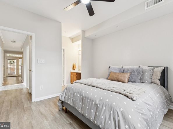 1361 Garden Wall Circle 701, Reston VA 20194