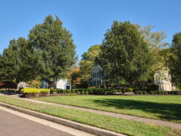 9 Pickering Drive, Newtown PA 18940